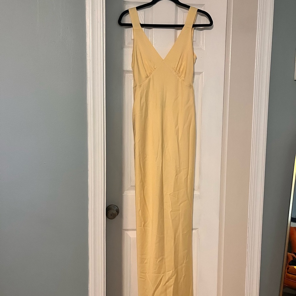Park & Fifth Yellow Sleeveless V-Neck Gown
